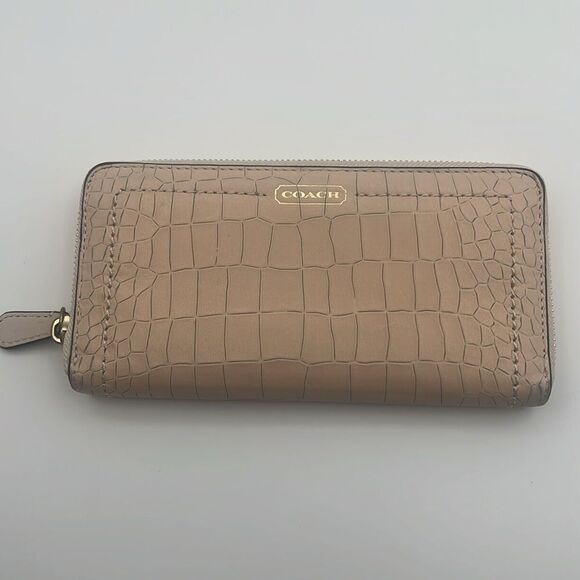 COACH CREAM CROC EMOBOSSED LEATHER ACCORDIAN ZIPPY WALLET - Picture 1 of 15